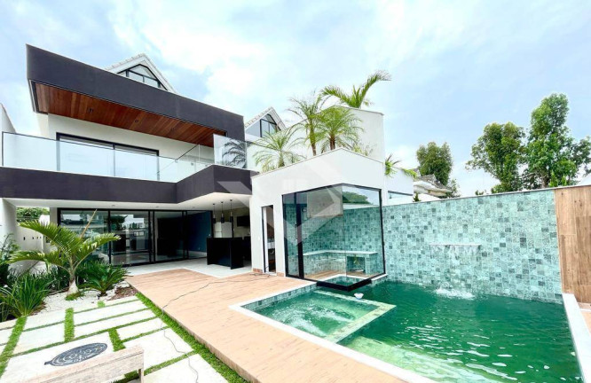 Casa com 4 Quartos à Venda, 320 m² em Recreio Dos Bandeirantes - Rio De Janeiro