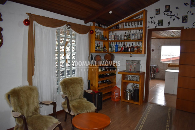 Imagem Casa com 4 Quartos à Venda, 195 m² em Região Do Alto Do Capivari - Campos Do Jordão
