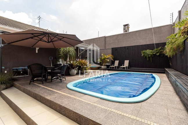 Casa com 4 Quartos à Venda, 600 m² em Boqueirão - Curitiba