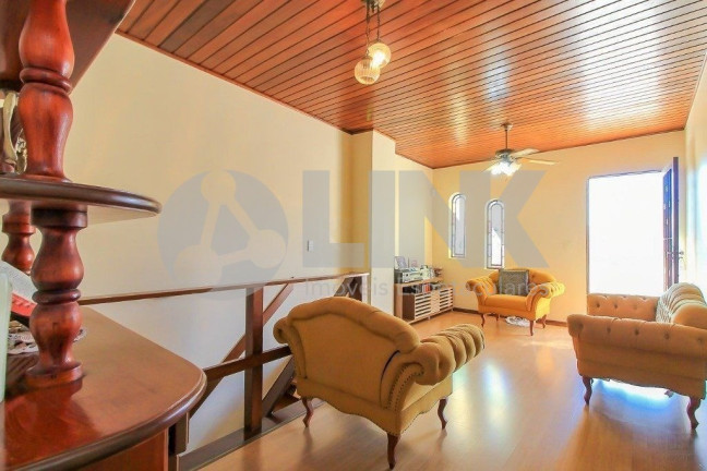 Imagem Casa com 5 Quartos à Venda, 192 m² em Passo Da Areia - Porto Alegre