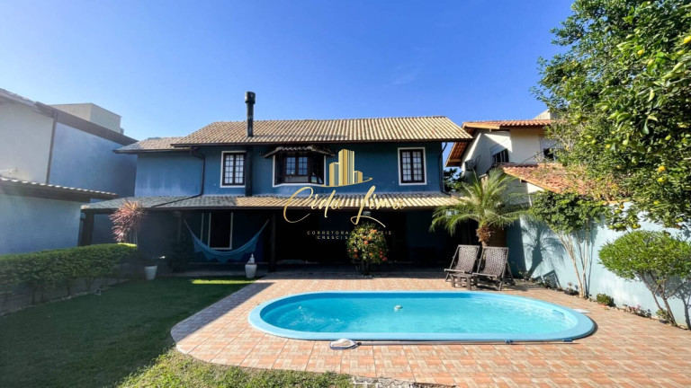 Casa com 3 Quartos à Venda, 228 m² em Rio Tavares - Florianópolis