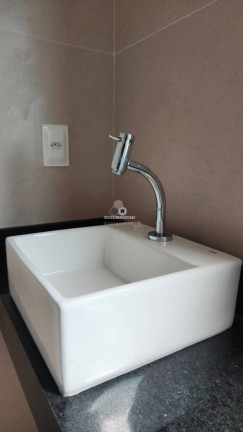 Imagem Casa com 4 Quartos à Venda, 158 m²
