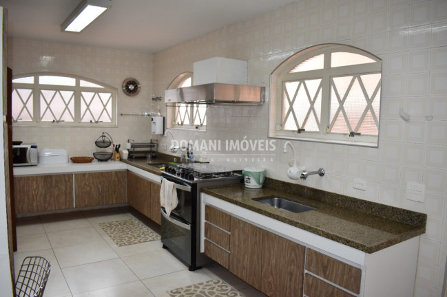 Imagem Casa com 6 Quartos à Venda, 430 m² em Região De Capivari - Campos Do Jordão