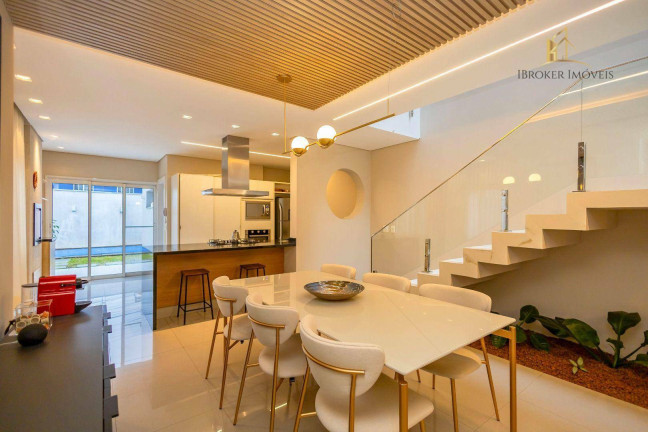 Imagem Sobrado com 3 Quartos à Venda, 208 m² em Uberaba - Curitiba Imagem Sobrado com 3 Quartos à Venda, 208 m² em Uberaba - Curitiba