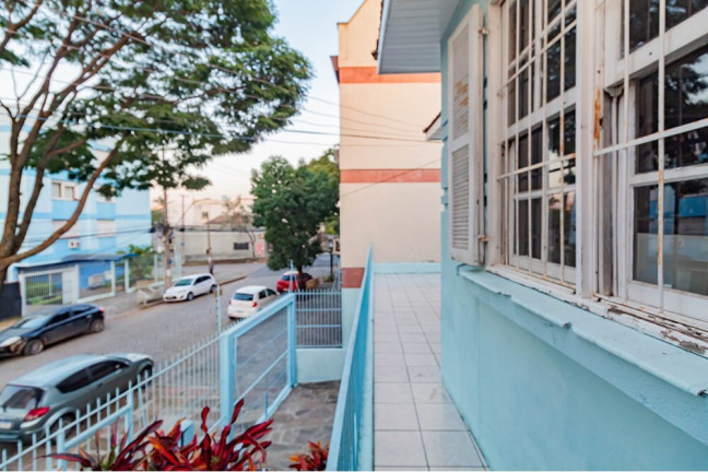 Imagem Casa com 6 Quartos à Venda, 190 m² em Santana - Porto Alegre