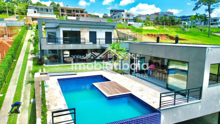 Foto do imóvel Casa de Condomínio com 5 Quartos à Venda, 3 m² em Centro - Joanópolis