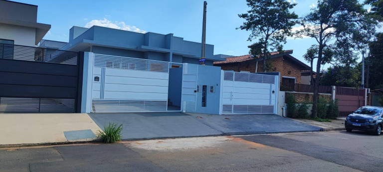 Casa com 3 Quartos à Venda, 180 m² em Jardim Dos Pinheiros - Atibaia