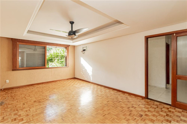 Imagem Casa com 4 Quartos à Venda, em Jardim Itu - Porto Alegre Imagem Casa com 4 Quartos à Venda, em Jardim Itu - Porto Alegre