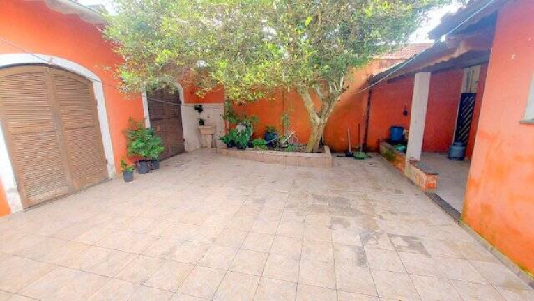 Imagem Casa com 1 Quarto à Venda, 230 m² em Centro - Peruíbe