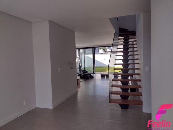 Imagem Casa com 3 Quartos à Venda, 197 m² em Rio Tavares - Florianópolis