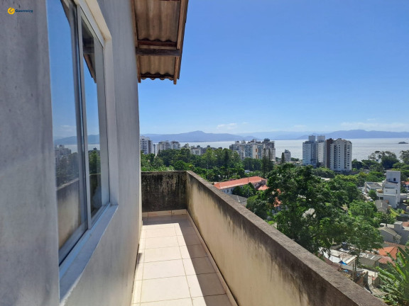 Imagem Casa com 8 Quartos à Venda, 295 m² em Agronômica - Florianopolis Imagem Casa com 8 Quartos à Venda, 295 m² em Agronômica - Florianopolis