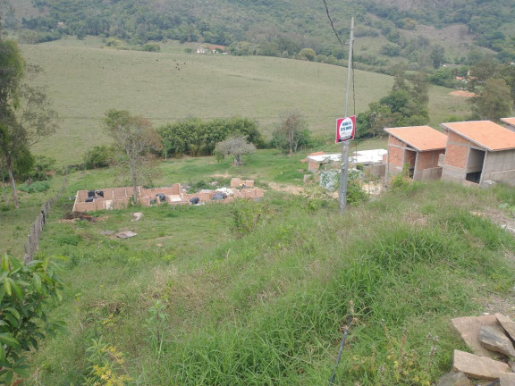 Terreno à Venda, 213 m² em Centro - Caldas