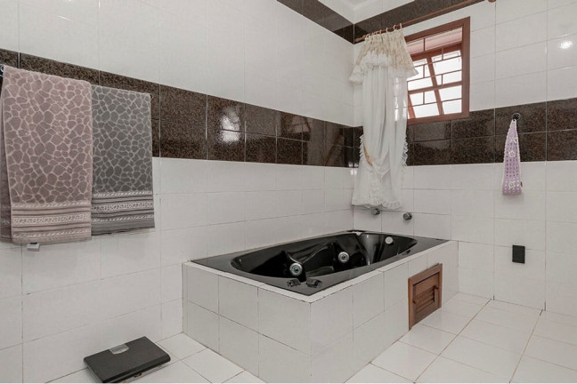 Imagem Casa com 4 Quartos à Venda, 388 m² em Jardim Itu - Porto Alegre Imagem Casa com 4 Quartos à Venda, 388 m² em Jardim Itu - Porto Alegre