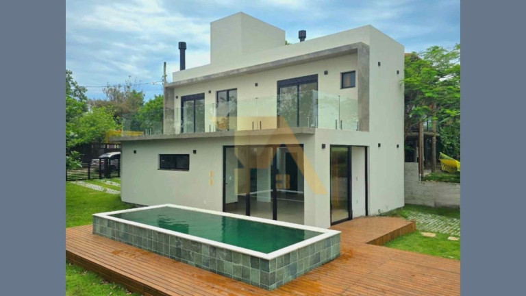 Imóvel com 2 Quartos à Venda, 200 m² em Praia Do Rosa - Imbituba