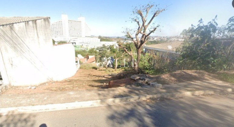 Terreno à Venda, 206 m² em Jardim Santo Antônio - Atibaia