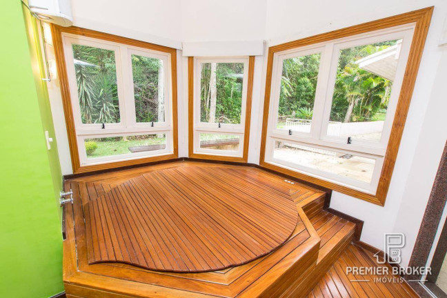 Imagem Casa com 5 Quartos à Venda, 532 m² em Quebra Frascos - Teresópolis Imagem Casa com 5 Quartos à Venda, 532 m² em Quebra Frascos - Teresópolis