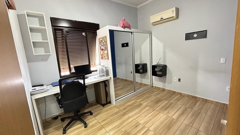 Imagem Casa com 3 Quartos à Venda, 370 m² em Marapé - Santos