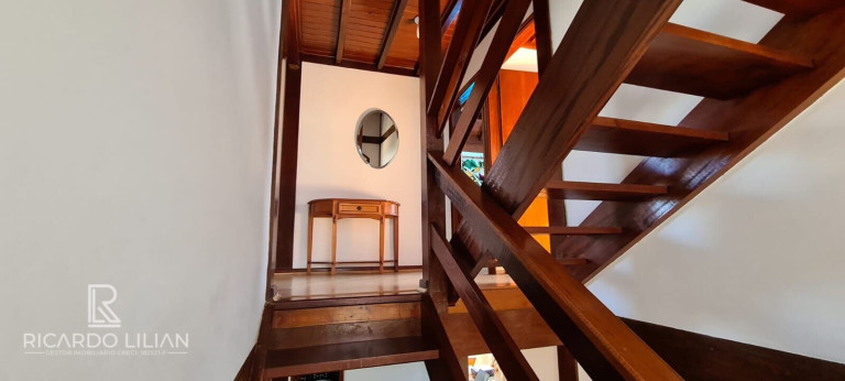 Imagem Sobrado com 4 Quartos à Venda, 135 m² em Centro - Campos Do Jordão