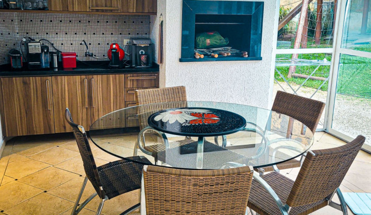 Imagem Casa com 4 Quartos à Venda, 392 m² em Santo Inácio - Curitiba Imagem Casa com 4 Quartos à Venda, 392 m² em Santo Inácio - Curitiba
