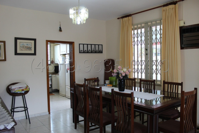 Imagem Casa com 3 Quartos à Venda, 360 m² em Trindade - Florianópolis Imagem Casa com 3 Quartos à Venda, 360 m² em Trindade - Florianópolis