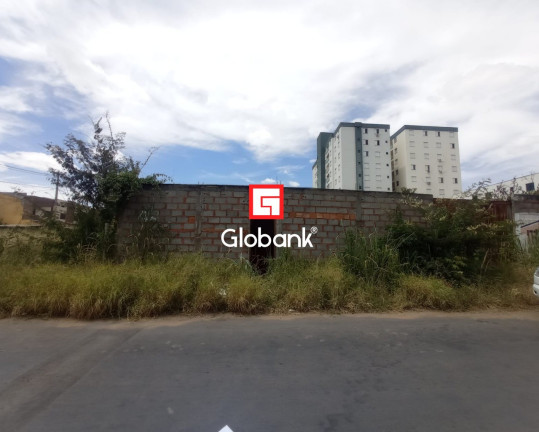 Terreno à Venda, 800 m² em São Mateus - Montes Claros