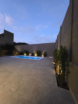 Imagem Casa com 3 Quartos à Venda, 284 m² em Santo Inácio - Curitiba