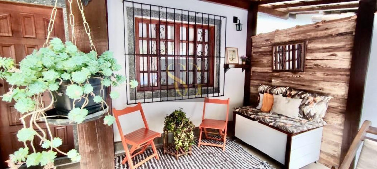Imagem Casa com 2 Quartos à Venda, 218 m² em Albuquerque - Teresópolis