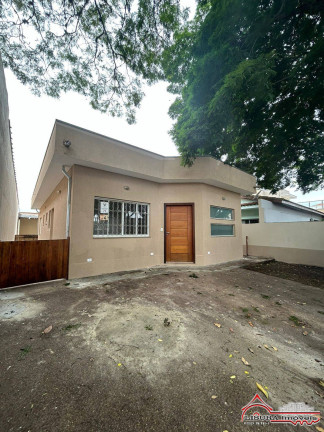 Casa com 3 Quartos para Alugar,  em Jardim Siesta - Jacareí