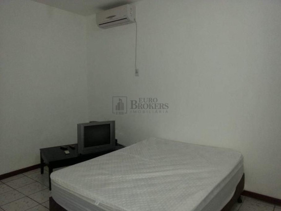 Imagem Casa com 7 Quartos à Venda, 280 m² em Centro - Balneário Camboriú Imagem Casa com 7 Quartos à Venda, 280 m² em Centro - Balneário Camboriú