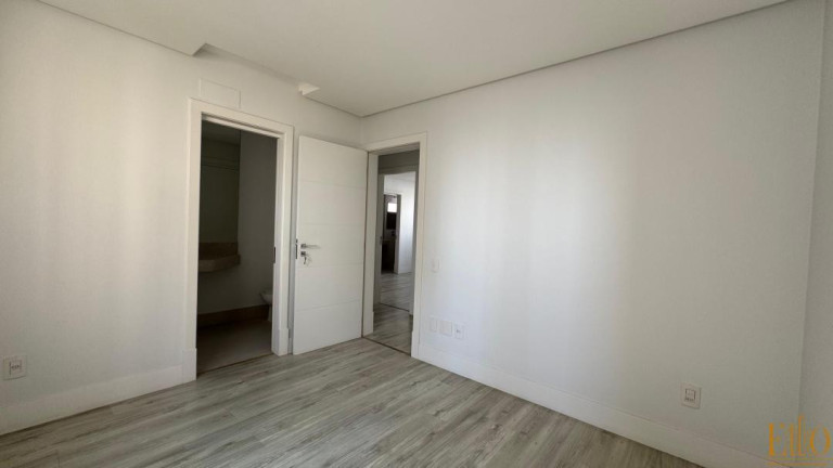 Imagem Apartamento com 3 Quartos à Venda, 135 m² em Centro - Balneário Camboriú Imagem Apartamento com 3 Quartos à Venda, 135 m² em Centro - Balneário Camboriú