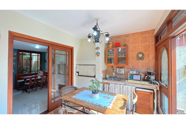 Imagem Casa com 5 Quartos à Venda,  em Ipanema - Porto Alegre