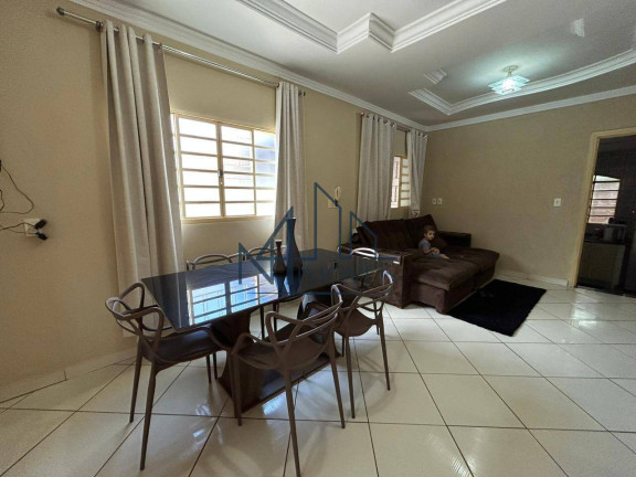 Imagem Casa com 3 Quartos à Venda, 284 m² em Jardim Leblon - Goiânia