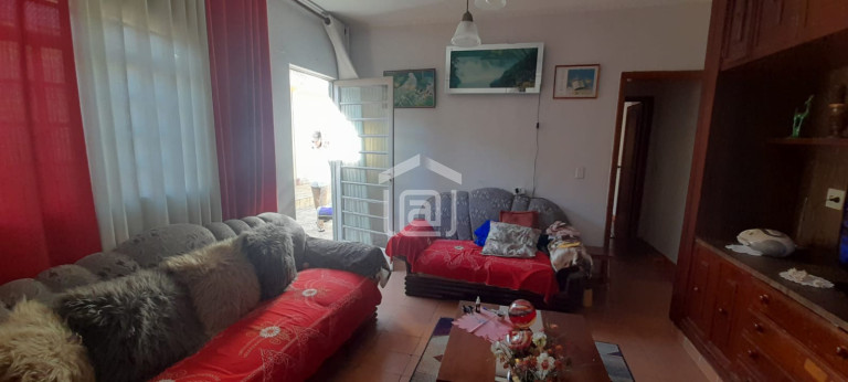 Imagem Casa com 2 Quartos à Venda, 210 m² em Santa Rosália - Poços De Caldas Imagem Casa com 2 Quartos à Venda, 210 m² em Santa Rosália - Poços De Caldas