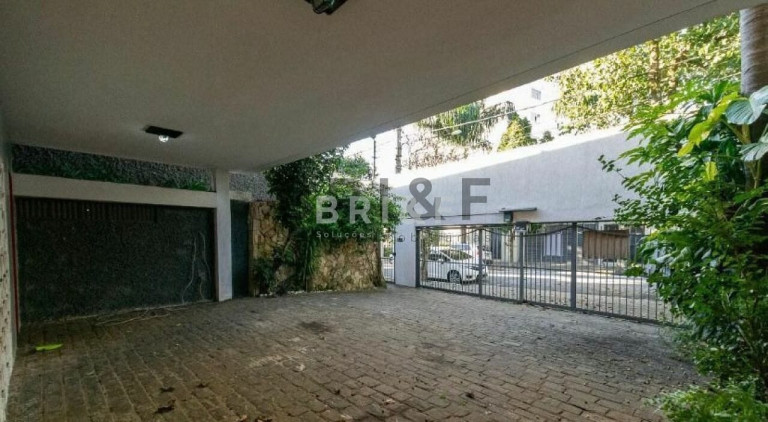 Imagem Sobrado com 3 Quartos à Venda, 256 m² em Moema - São Paulo