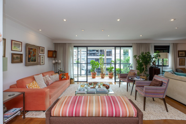 Apartamento com 3 Quartos à Venda, 161 m² em Vila Nova Conceição - São Paulo