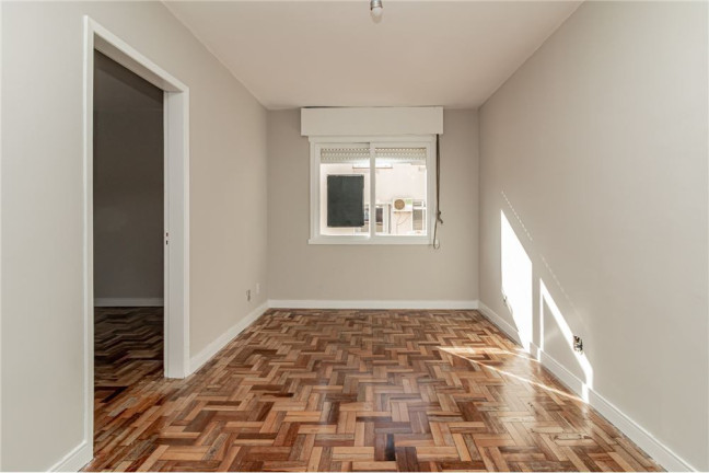 Imagem Imóvel com 1 Quarto à Venda,  em Passo Da Areia - Porto Alegre