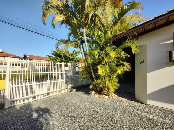 Imagem Casa com 3 Quartos para Temporada, 110 m² em Bombas - Bombinhas Imagem Casa com 3 Quartos para Temporada, 110 m² em Bombas - Bombinhas