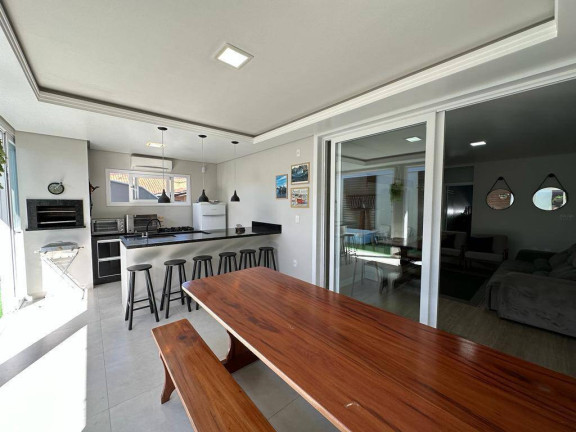 Imagem Casa com 3 Quartos à Venda, 200 m² em Centro - Balneário Barra Do Sul