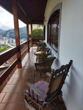 Imagem Casa com 4 Quartos à Venda, 120 m² em Fazendinha - Teresópolis