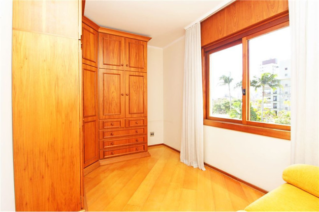 Imagem Imóvel com 3 Quartos à Venda,  em Petrópolis - Porto Alegre