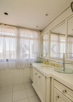 Imagem Imóvel com 4 Quartos à Venda, 600 m² em Três Figueiras - Porto Alegre