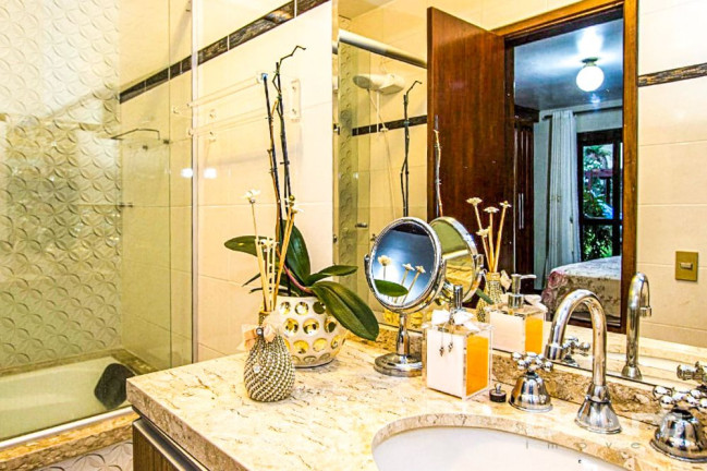 Imagem Casa com 3 Quartos à Venda, 310 m² em São Braz - Curitiba