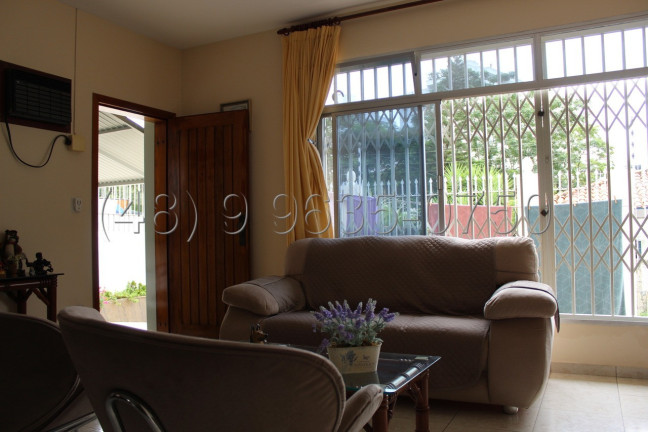 Imagem Casa com 3 Quartos à Venda, 360 m² em Trindade - Florianópolis Imagem Casa com 3 Quartos à Venda, 360 m² em Trindade - Florianópolis