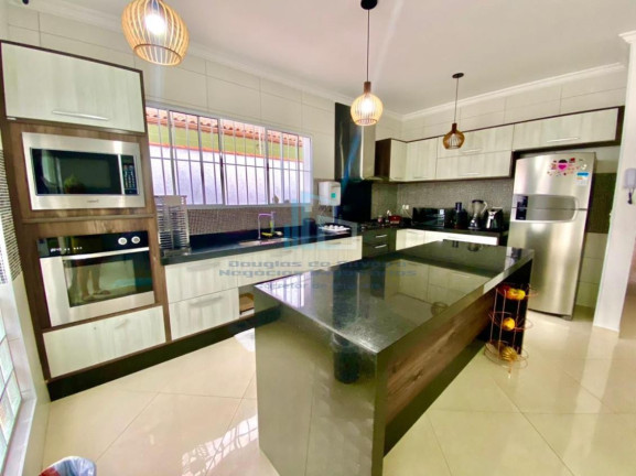 Imagem Casa com 3 Quartos à Venda, 188 m² em Flórida - Praia Grande Imagem Casa com 3 Quartos à Venda, 188 m² em Flórida - Praia Grande
