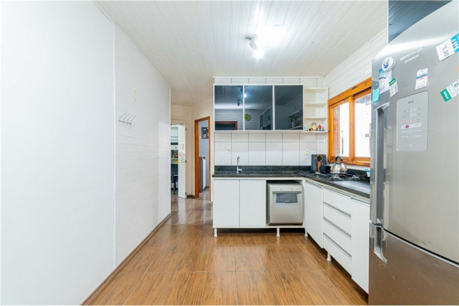 Imagem Casa com 4 Quartos à Venda,  em Sarandi - Porto Alegre