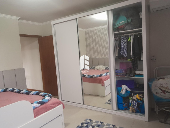 Imagem Casa com 3 Quartos à Venda, 220 m² em Juscelino Kubitschek - Santa Maria