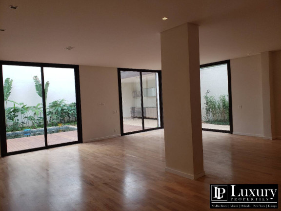 Imagem Casa com 4 Quartos à Venda, em Jardim Europa - São Paulo Imagem Casa com 4 Quartos à Venda, em Jardim Europa - São Paulo