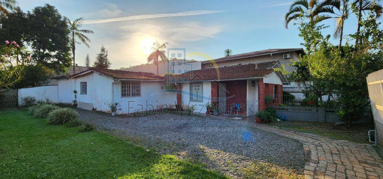 Imagem Casa com 2 Quartos à Venda, 120 m² em América - Joinville