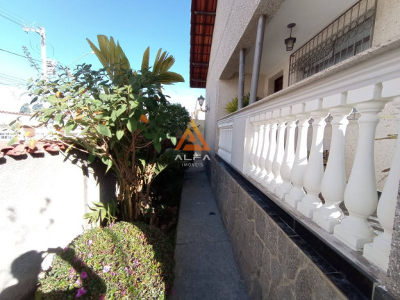 Imagem Casa com 4 Quartos à Venda, 500 m²