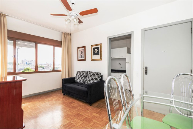 Imóvel com 1 Quarto à Venda,  em São João - Porto Alegre
